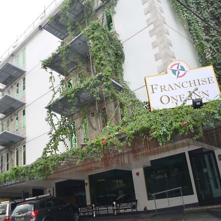 Franchise One Hotel Makati City Kültér fotó